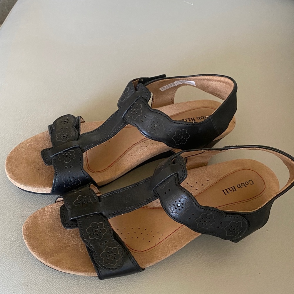 Cobb Hill by New Balance Black Leather Floral Cutout Sandals